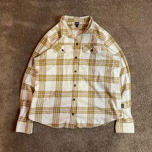 Women's Patagonia Long-Sleeved Organic Cotton Flannel shirt size XL